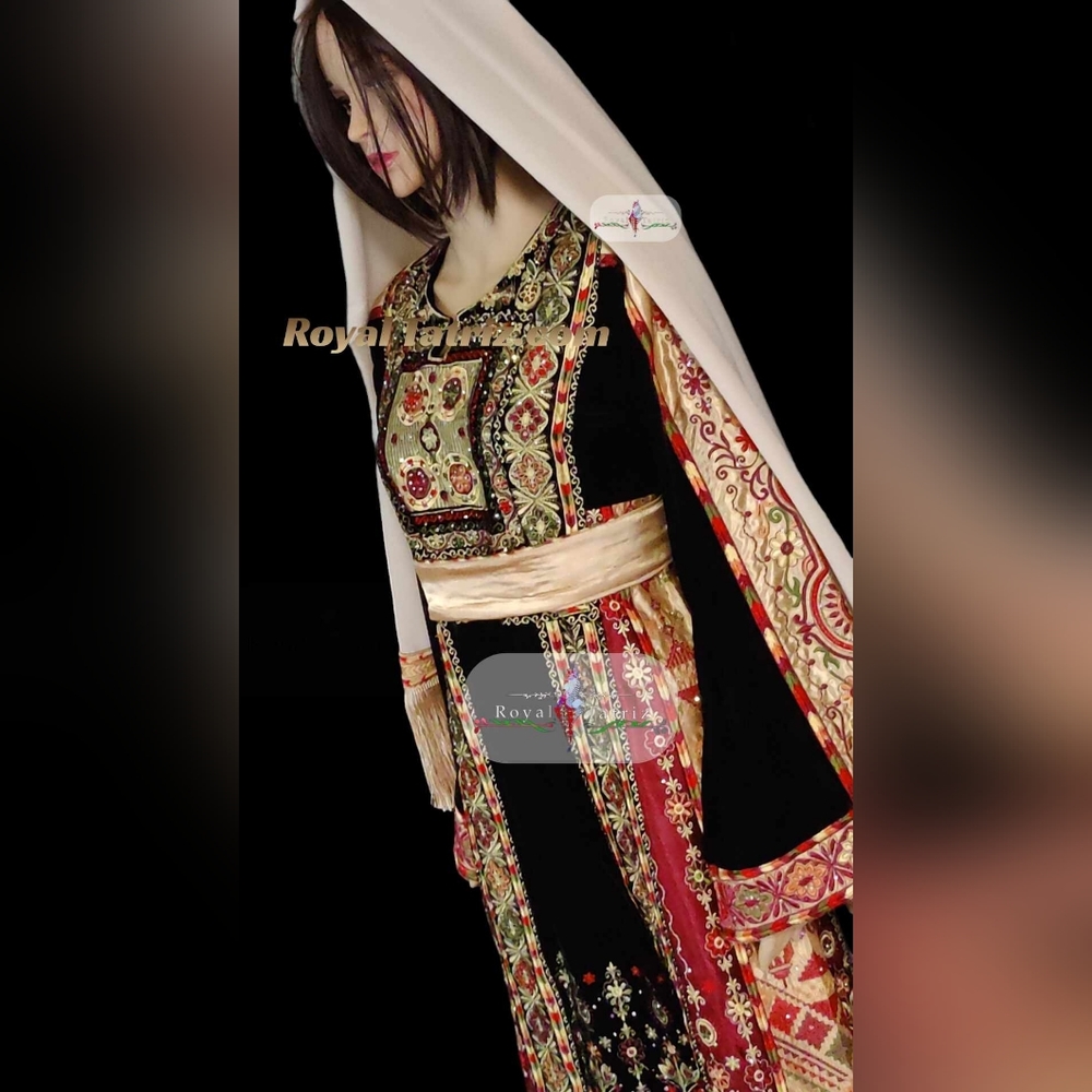 Palestinian embroidery Thoubes,Many sizes,black and multiple color.